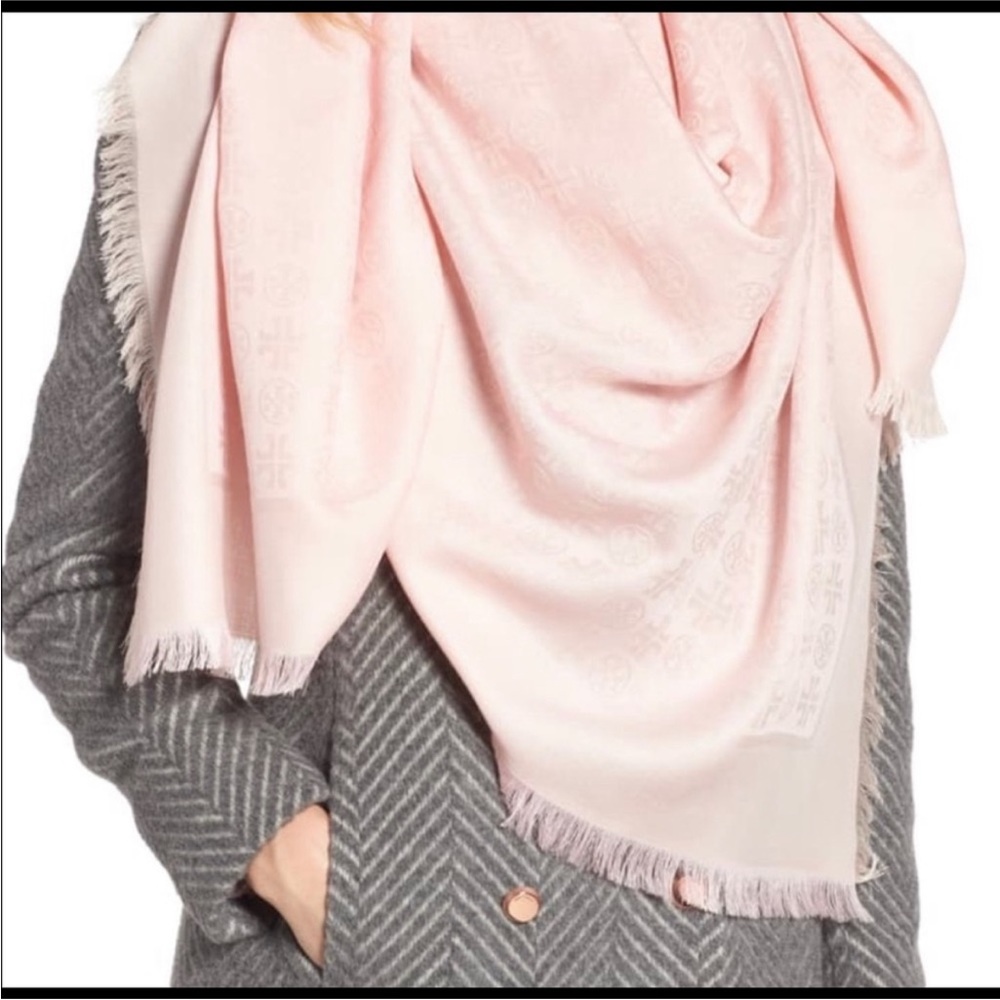 Tory Burch T MONOGRAM JACQUARD TRAVELER SCARF